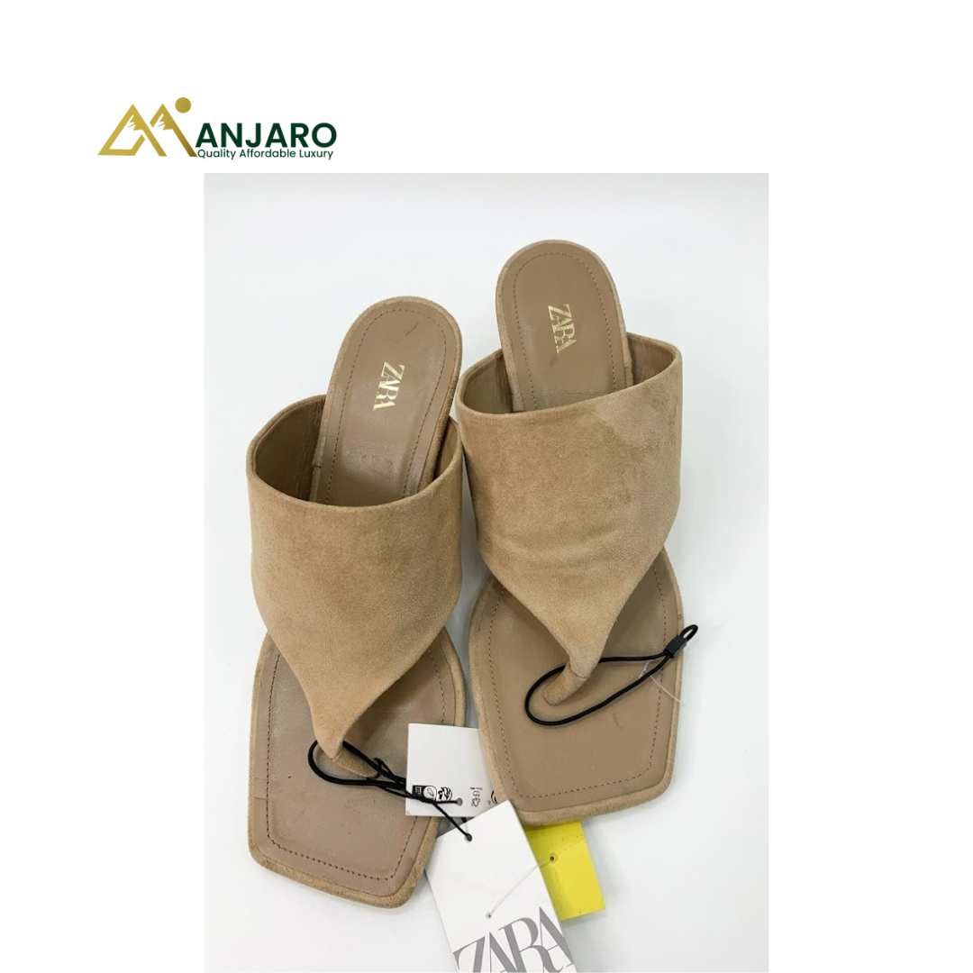 ZARA Tan Suede Thong Mules – Women’s Casual Flat Sandals (UK Size 6)
