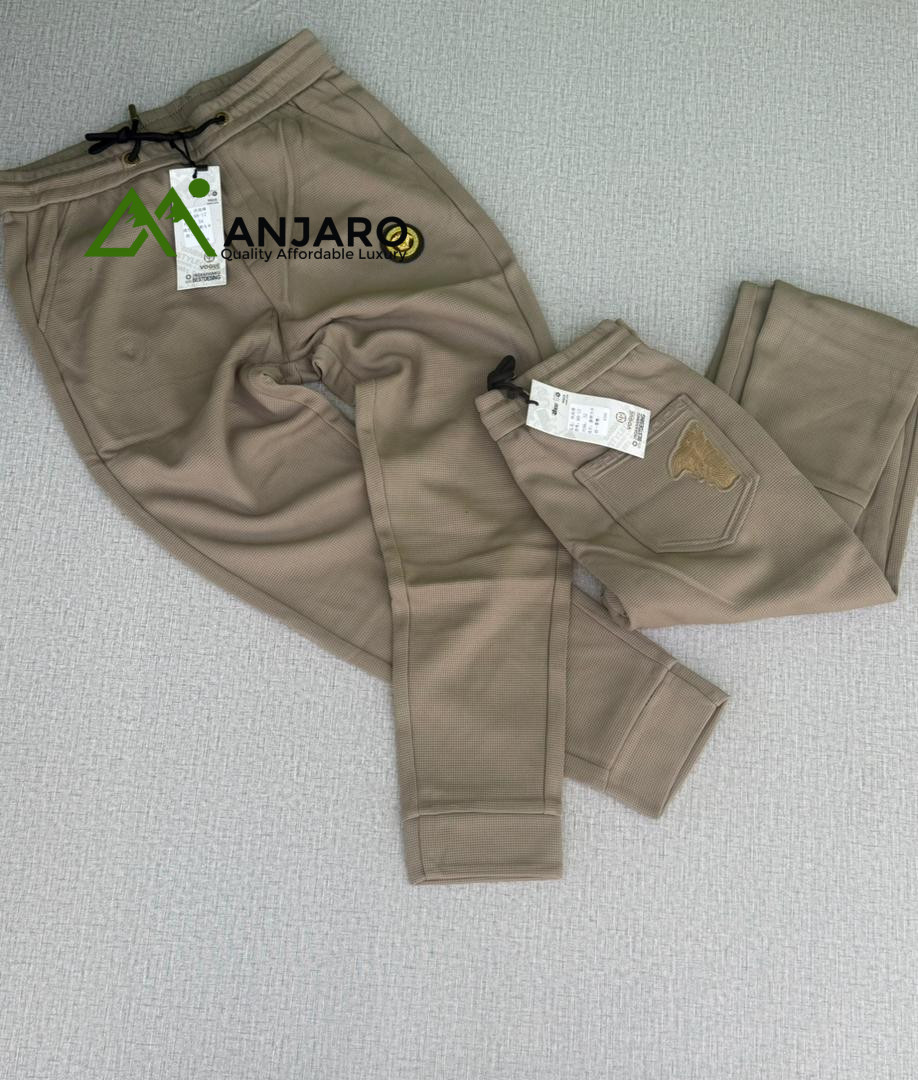 Everyday Joggers – Sleek Comfort, Versatile Style for Movement and Chill