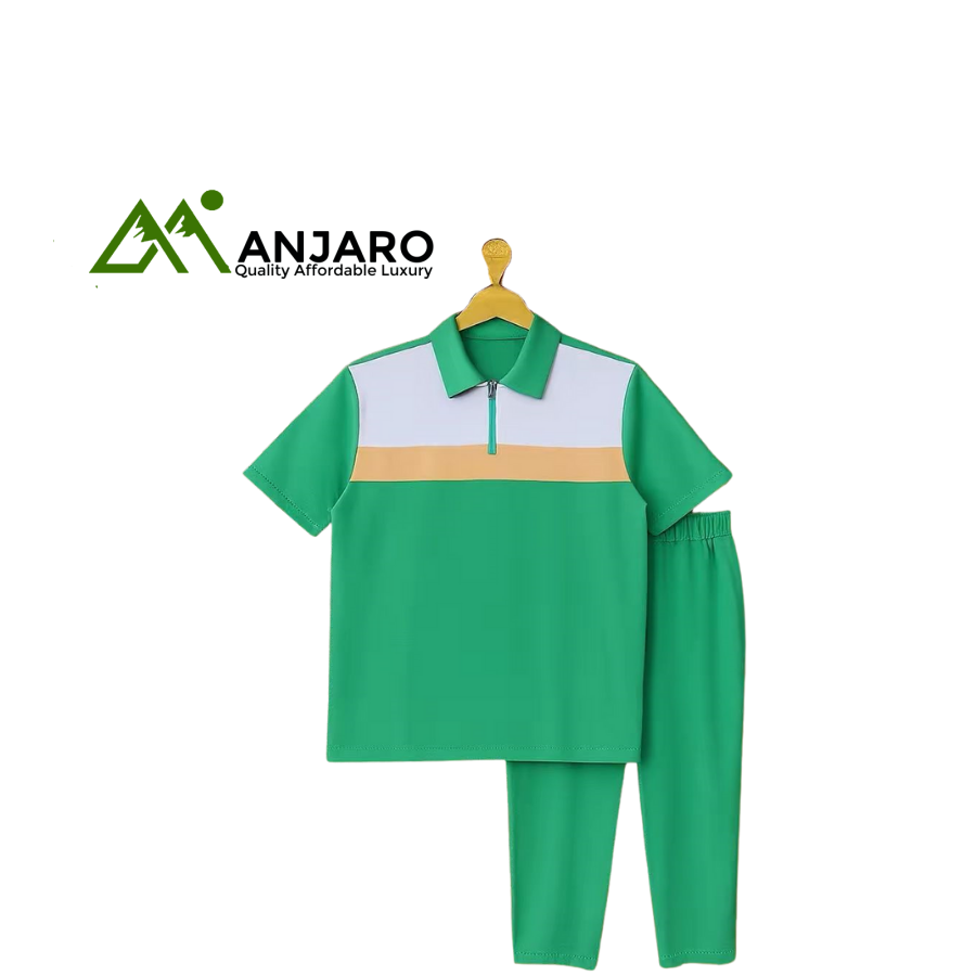 Green & White Colorblock Two-Piece Tracksuit – Short Sleeve Zip-Collar Top with Matching Jogger Pants